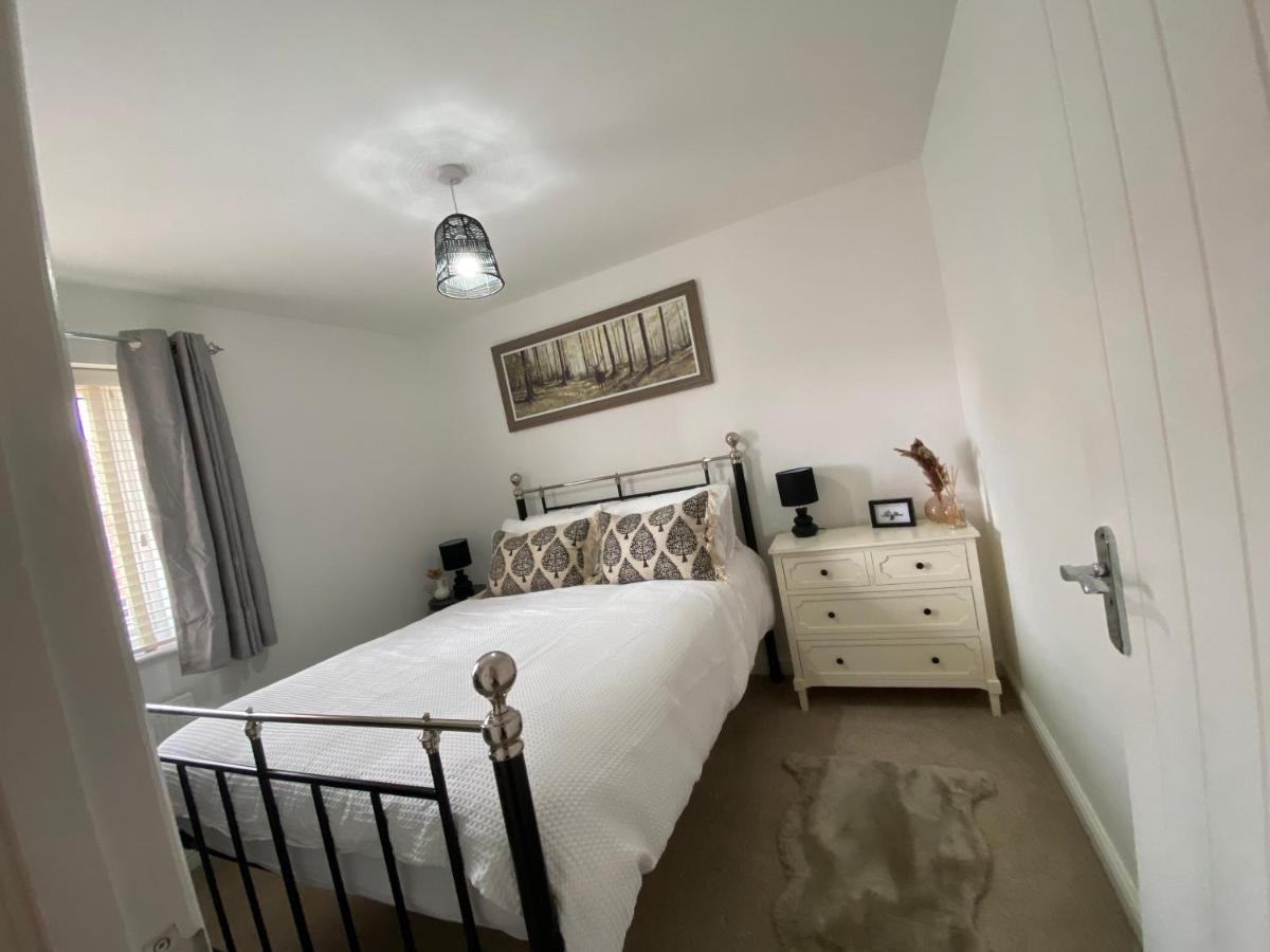 The Belfry 3 Bedrooms 2 Bathrooms Contractors & Family Higham Ferrers Luaran gambar