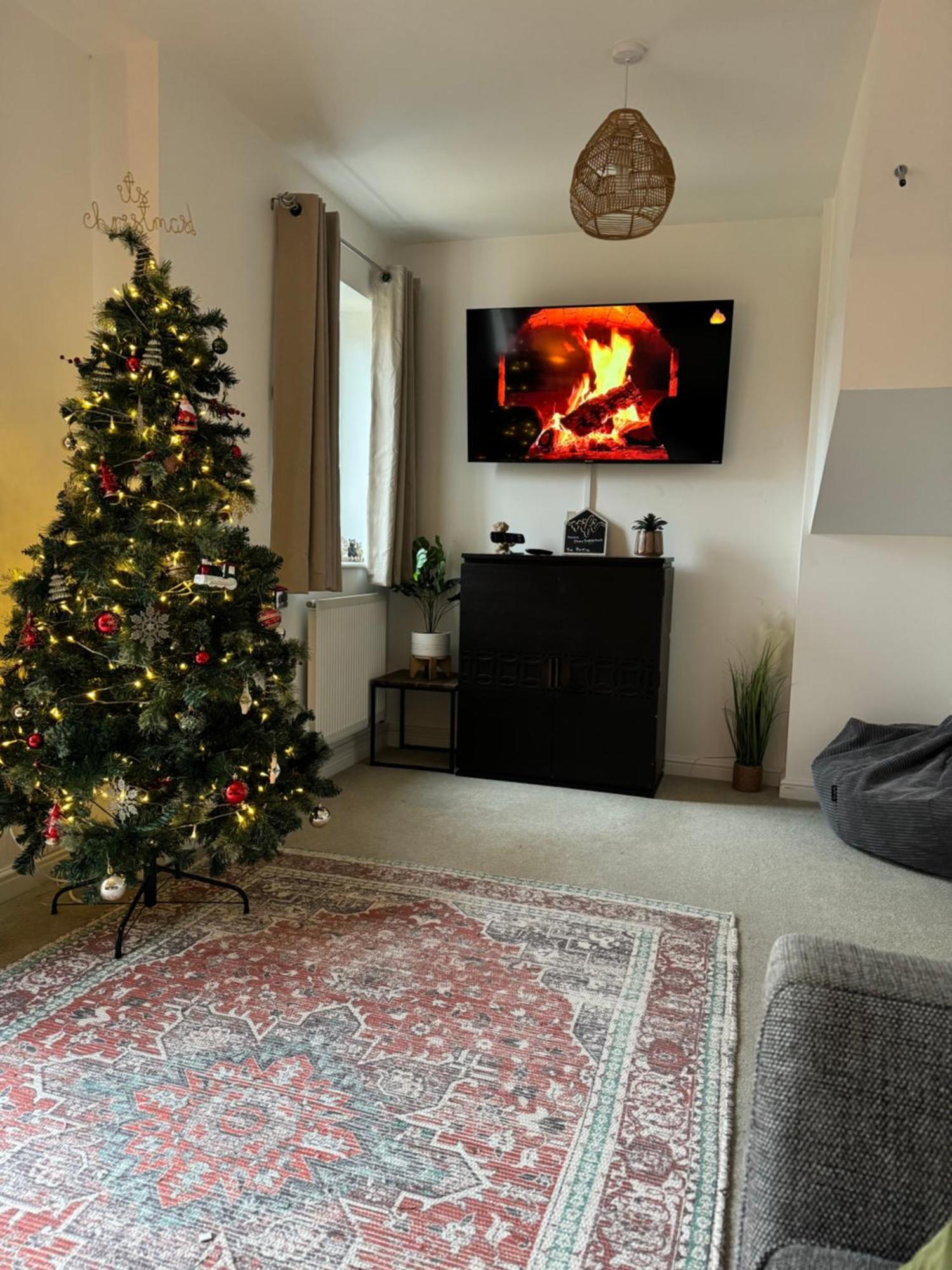 The Belfry 3 Bedrooms 2 Bathrooms Contractors & Family Higham Ferrers Luaran gambar